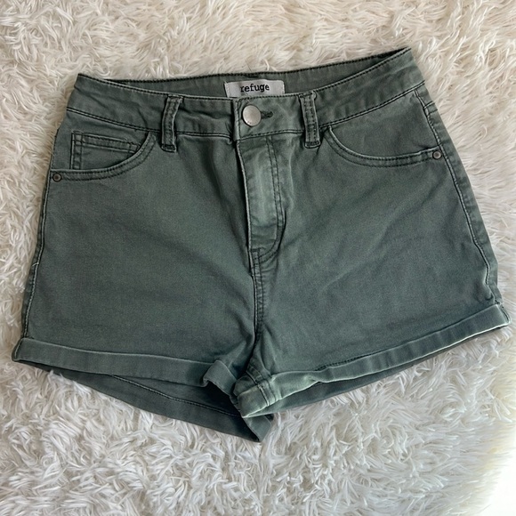 Refuge Size 0 Juniors Olive Green Color Zip-Up Short Shorts - Picture 2 of 8